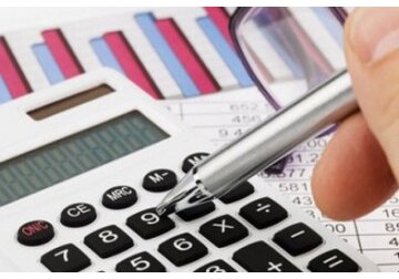 În trimestrul III al anului 2021, salariul mediu în municipiul Chișinău a fost de 10 892,6 lei, sau cu 18,7% mai mult față de salariul mediu în Republica Moldova pentru aceeași perioadă (9 175,7 lei).