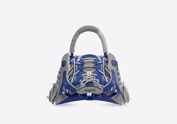 Balenciaga представил сумку из кроссовок