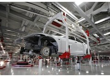 Tesla начала массово увольнять сотрудников за пределами США