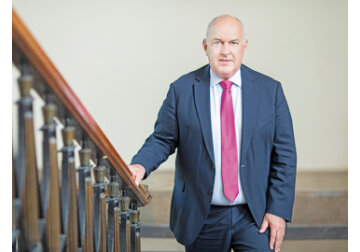 Cea mai ambiţioasă reformă fiscală est-europeană, care ar trebui să „construiască pătura de mijloc“ a Poloniei, s-a împotmolit în erori de calcul. Ministrul de finanţe polonez şi-a asumat greşelile şi a demisionat. „Bogaţii au devenit mai bogaţi, este timpul să schimbăm acest lucru.“