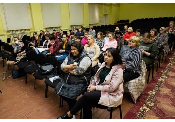 Venituri suplimentare pentru femeile din Pîrlița. Află care sunt oportunitățile de angajare de care pot beneficia acestea