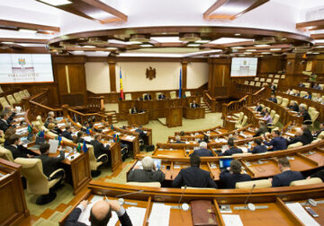 Deputații au adoptat Declarația cu privire la dezacordul dizolvării Parlamentului Moldovei.