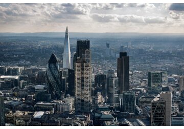 Marea Britanie, care a căutat să se izoleze de restul lumii prin Brexit, este luată cu asalt de investitori străini care se năpustesc asupra companiilor sale ieftine