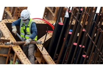 US jobs boom raises doubts about rate cuts