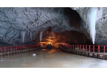 Bacterie veche de 5.000 de ani, descoperită într-o peșteră din România. Este rezistentă la 10 antibiotice moderne