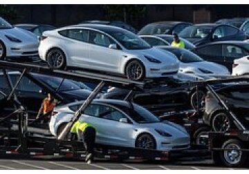 Маск передумал строить новые заводы Tesla