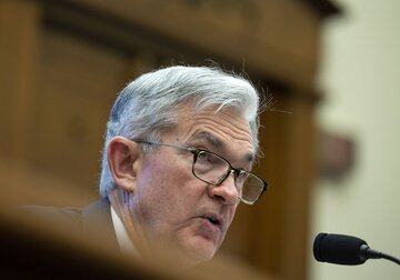 Şeful Fed dă deoparte temerile privind inflaţia şi menţine dobânzile în apropiere de zero