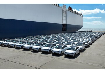 Un producător auto din China vrea să cucerească Europa cu o strategie „Toyota plus Tesla”