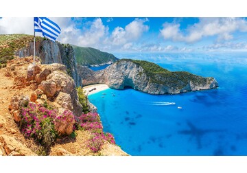 Una dintre cele mai celebre plaje din Grecia va fi extinsă pentru a salva epava care a transformat-o într-o atracție mondială