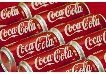 Coca-Cola anunţă venituri de 10,13 miliarde de dolari, peste aşteptările analiştilor, însă avertizează: „În mod clar cererea consumatorilor se diminuează şi cred că acest lucru va continua în timpul anului”.