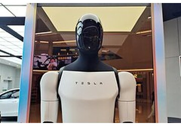 Робот Tesla поумнел