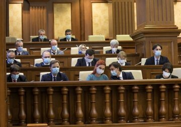Membrii noului guvern al Moldovei, condus de premierul Natalia Gavrilița, au depus jurământul constituțional în clădirea administrației prezidențiale.