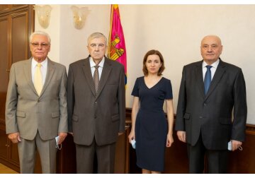 Глава  государства Майя Санду  обсудила проблемы страны с бывшими президентами Мирчей Снегуром, Петром Лучинский и Николаем Тимофти.
