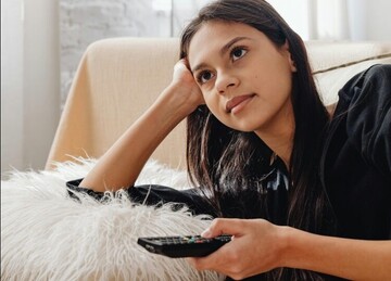 Ce spune știința despre oamenii care se uită la filme nonstop