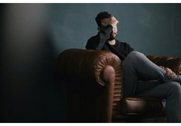 Врач перечислил главные признаки невроза