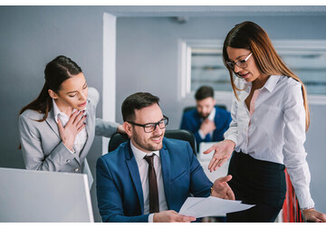 Стало известно, чем отличаются женский и мужской подходы к работе