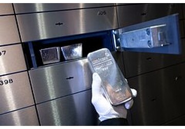 Стоимость серебра обрушилась после рекордного взлета