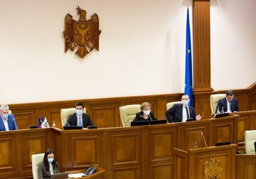 Procurorul general al Moldovei, Alexandr Stoianoglo, a cerut parlamentului să-i lipsească pe Petru Jardan și Denis Ulanov, din partidul Șor, de imunitatea parlamentară.