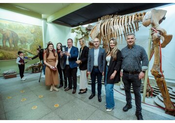 Aventură interactivă pentru vizitatorii Muzeului Național de Etnografie și Istorie Naturală! A fost lansată aplicația „Găsește Dinoteriul”