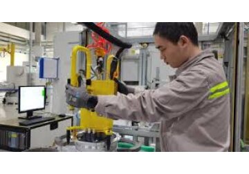 Ministerul Comerţului de la Beijing: Decizia UE privind vehicule electrice chineze încalcă reglementările Organizaţiei Mondiale a Comerţului