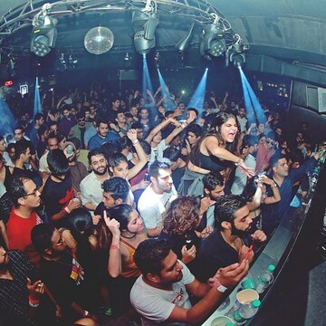 The Sober High Taking Over India’s Nightlife