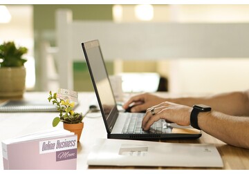 În Moldova vor fi îmbunătățite condițiile pentru afacerile online, iar agenții economici care își vând bunurile sau serviciile prin intermediul platformelor online vor beneficia de condiții mai previzibile și echitabile