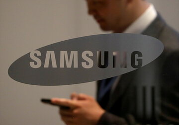 Samsung создала смартфон-браслет