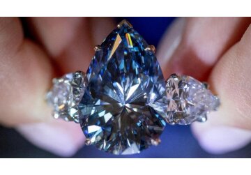 Christie's продал редкий голубой бриллиант более чем за 40 миллионов долларов