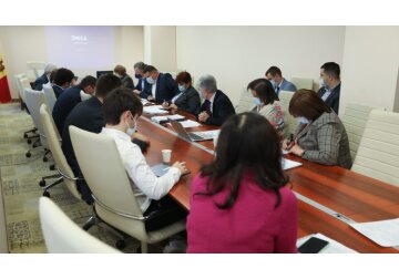 Парламентская комиссия по экономике, бюджету и финансам рассмотрела проект Закона о госбюджете на 2022 г. для утверждения его парламентом в первом чтении.