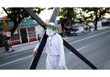 Paștele catolic - ce țări sărbătoresc și ce tradiții au. De la crucificări reale până la omleta din 5.000 de ouă