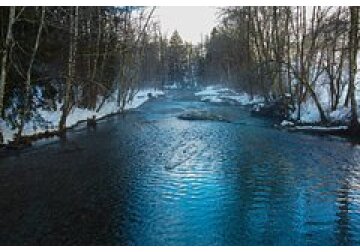 Раскрыто накопление пластика в водоемах зимой