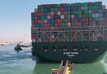 Consecinţele blocării Canalului Suez: Ever Given va avea voie să plece doar dacă proprietarii navei vor plăti compensaţii de un miliard de dolari