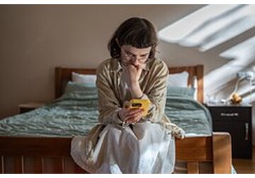 Осенью соцсети становятся катализатором негативных переживаний