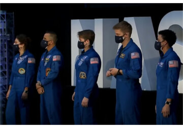 Durerile de spate îi termină pe astronauţi. Totuşi, oamenii se întorc din spaţiu cu 7 cm mai înalţi