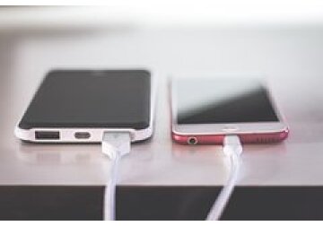 Выпуск смартфонов без съемных аккумуляторов запретят