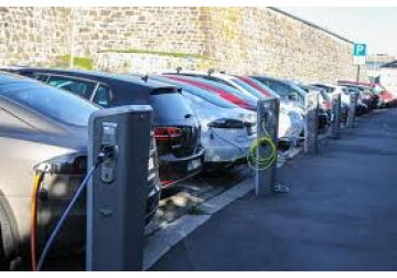 UE afirmă că vânzările spectaculoase de mașini electrice au avut un efect neașteptat