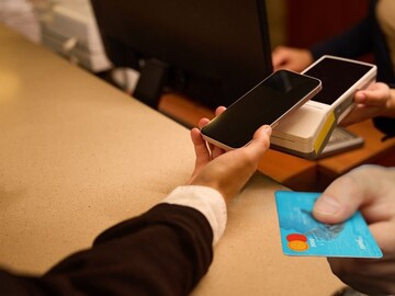 Starting July 1, Moldova’s companies with annual sales of more than 500,000 lei are required to accept cashless payments in lei