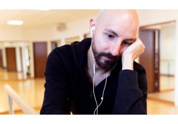 Tipul de băutură care creşte riscul de cădere a părului la bărbaţi - studiu 