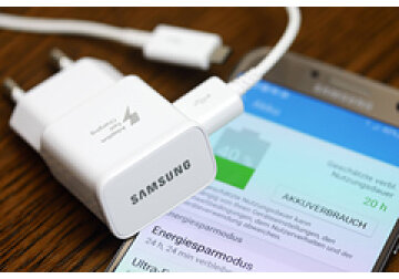 Samsung вернет бесплатный зарядник в комплект смартфонов