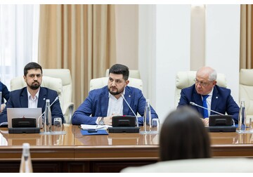 Guvernul RM: Sunt întreprinse măsuri pentru a preveni posibile întreruperi în aprovizionarea cu produse petroliere și se analizează aplicarea unor mecanisme pentru ca eventuala creștere a prețurilor să fie graduală și să nu aibă un impact brusc asupra consumatorilor  